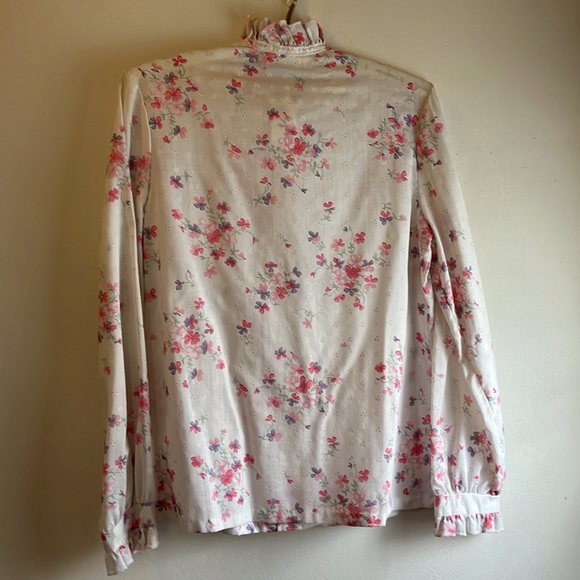VINTAGE white floral long-sleeved blouse size medium - Picture 2 of 3